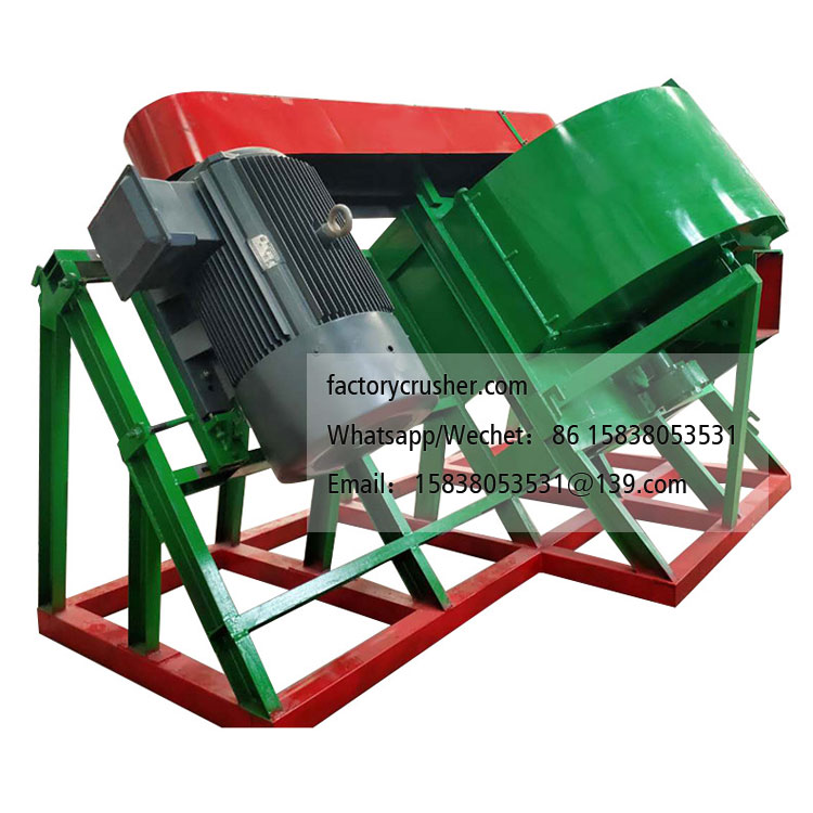 Wood shredder, wood chip shredder, horizontal feed
