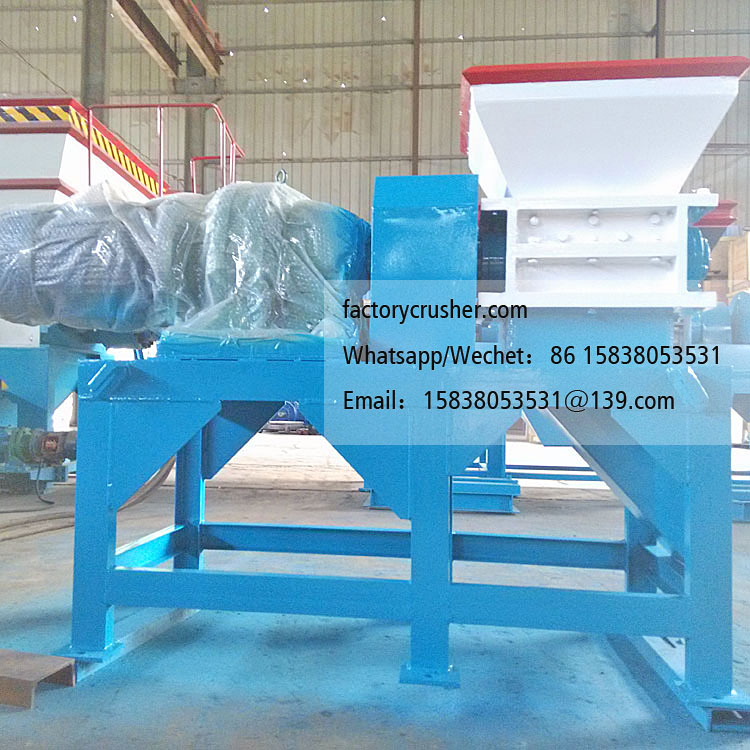 Small single-shaft shredder