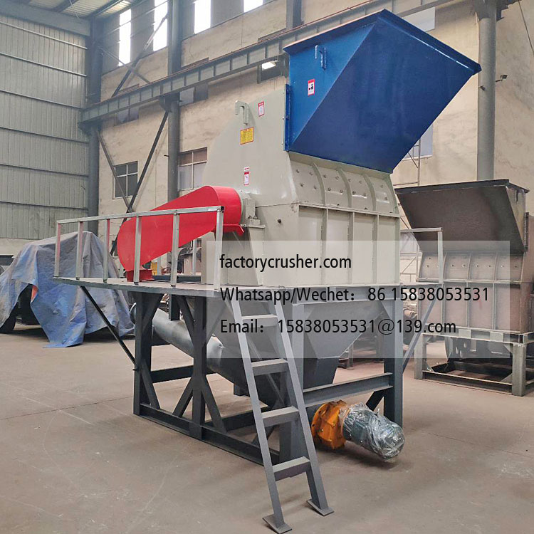 Conveyor belt feeding straw crusher