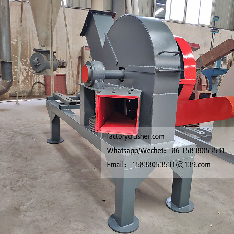 Horizontal feed slicer, wood shredder, chipper