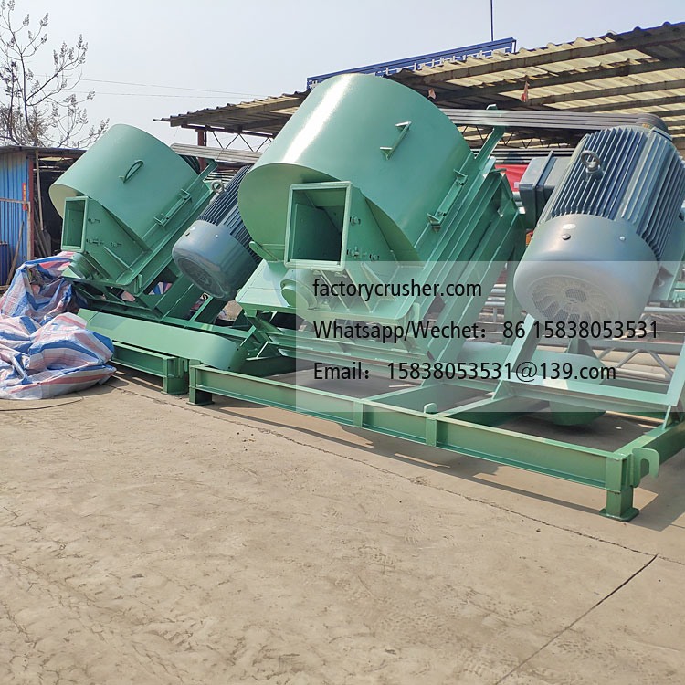 Wood shredder, wood chip shredder, horizontal feed