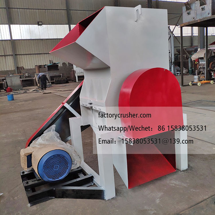 Plastic shredder, beverage bottle and packaging bag shredder, plastic film shredder