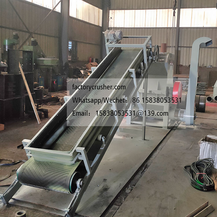 Conveyor-fed woven bag shredder