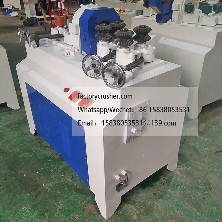 Small-scale round log peeling machine, a new type of log debarking machine.
