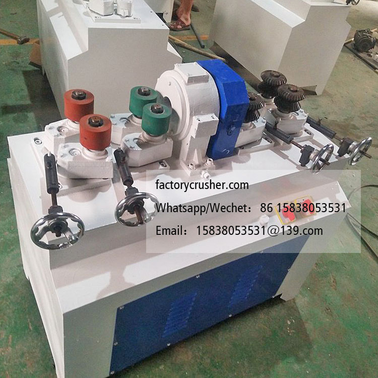 Small-scale round log peeling machine, a new type of log debarking machine.