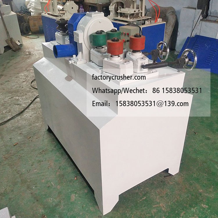 Small-scale round log peeling machine, a new type of log debarking machine.