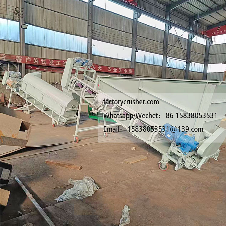 Forklift-fed waste mushroom bag shredder, edible mushroom substrate crushing and separation machine.