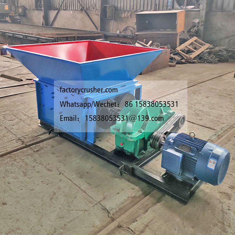 Lump breaking machine, laundry detergent lump crusher, caked material pulverizer