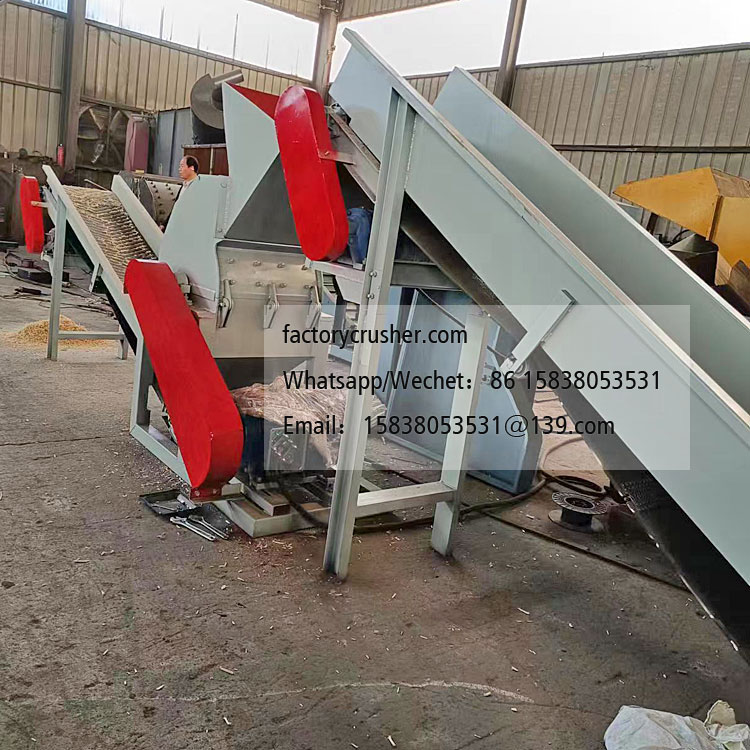 Belt conveyor fed wood crusher, sawdust crusher, wood block crusher