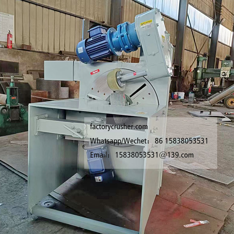 Wood debarking machine, log peeling machine