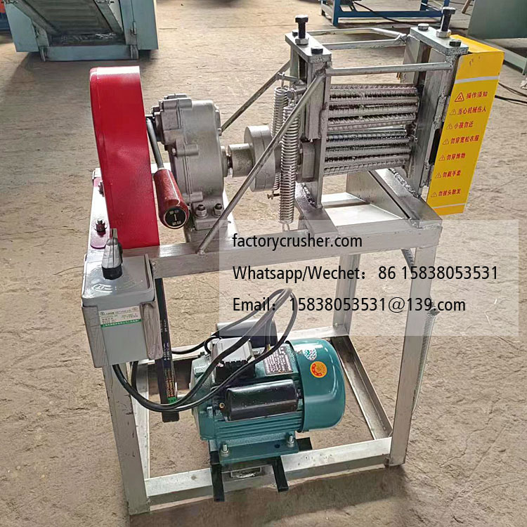 Small mulberry branch peeling machine