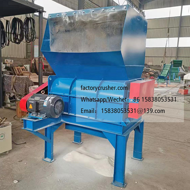 Lump breaking machine, laundry detergent lump crusher, caked material pulverizer