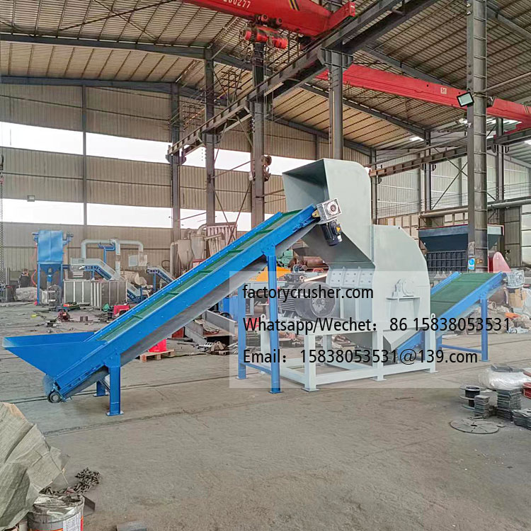 Belt conveyor fed wood crusher, sawdust crusher, wood block crusher