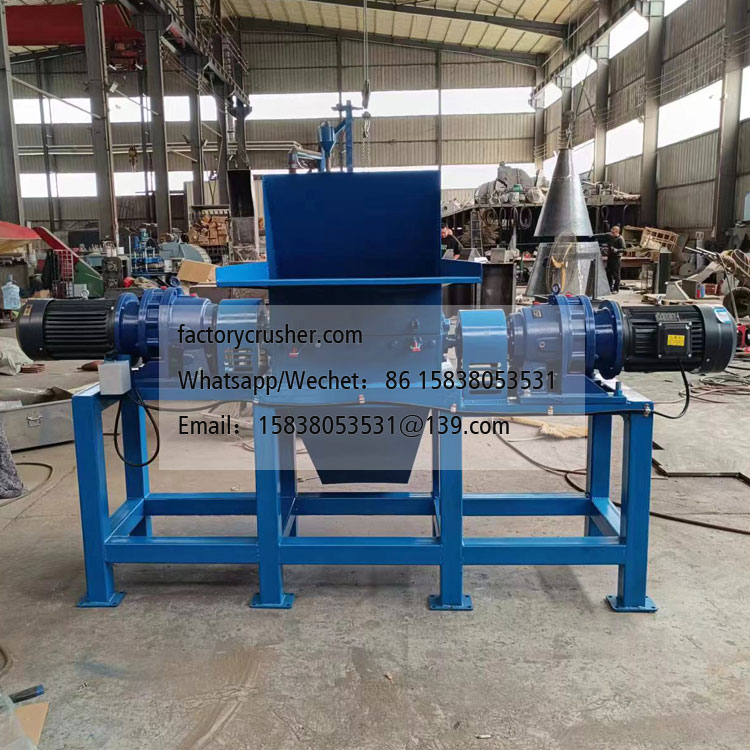 Frozen fish crushing machine