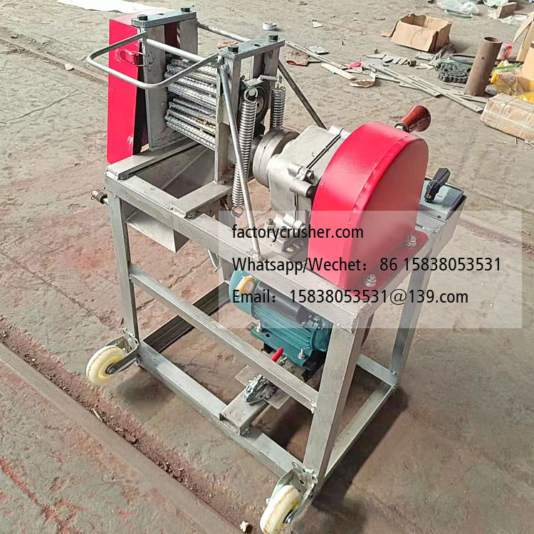 Small mulberry branch peeling machine