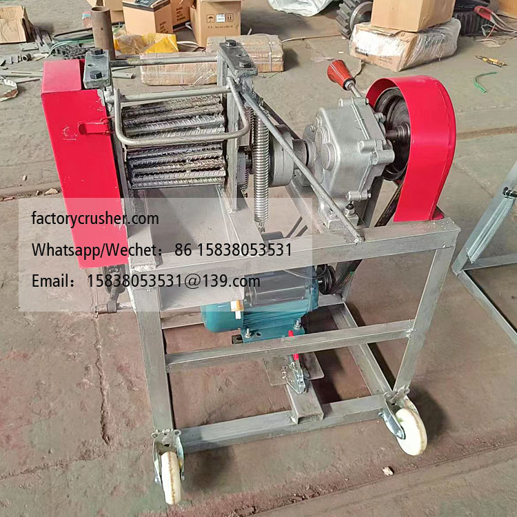 Small mulberry branch peeling machine
