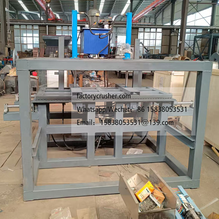 Photovoltaic panel frame removal machine
