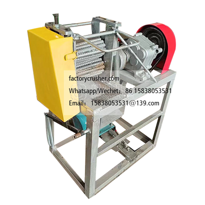 Small mulberry branch peeling machine